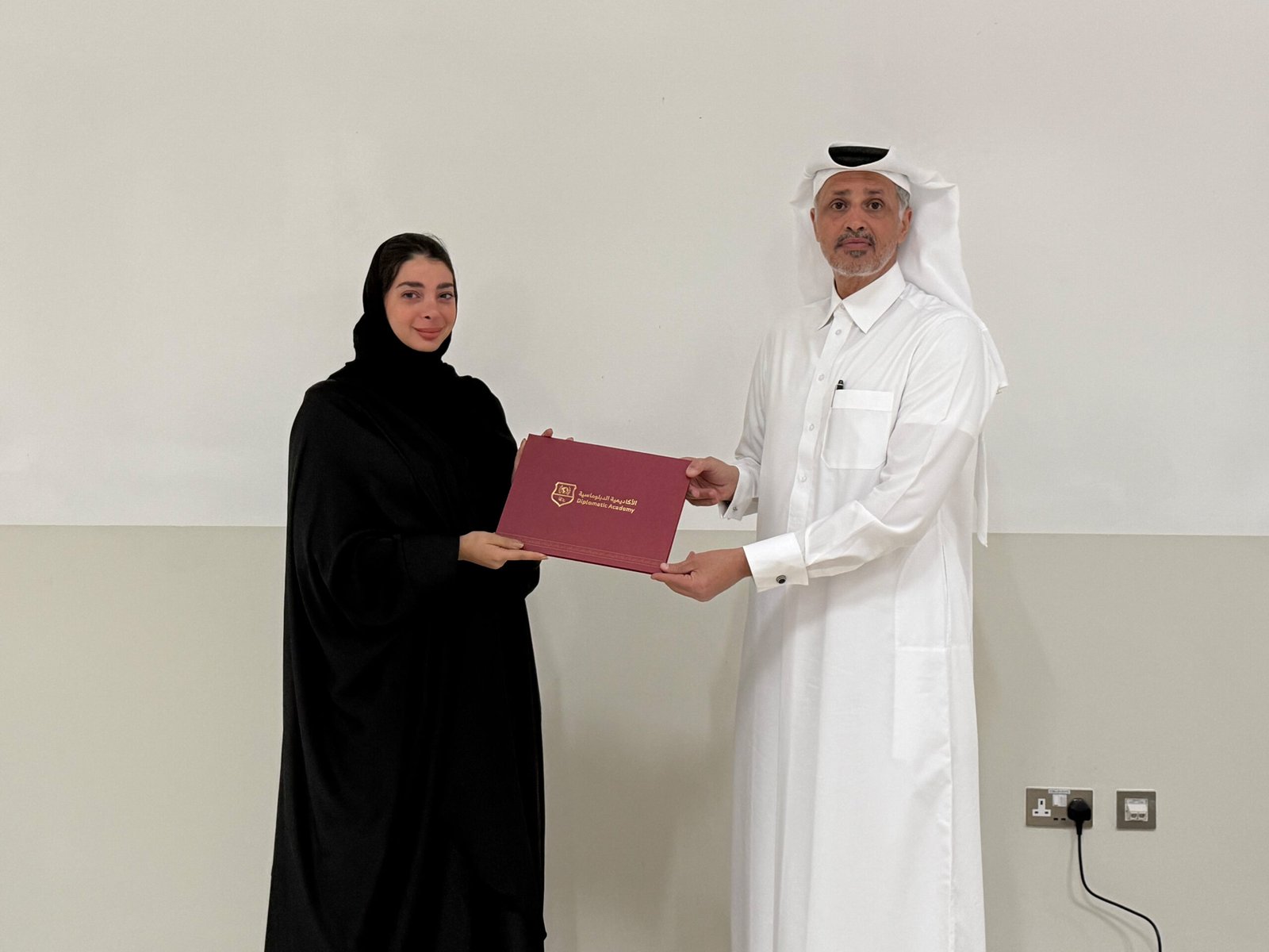 The Diplomatic Academy, in partnership with Qatar University, concluded the training program Protocol and Etiquette for Dealing with VIPs from December 1 to 4, 2024