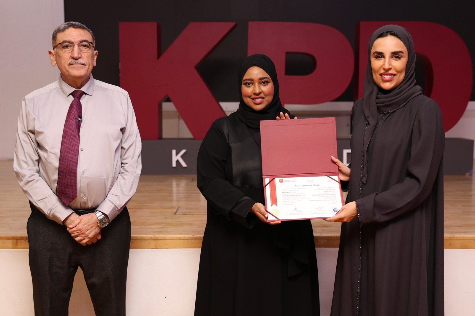 اختتمت الأكاديمية الدبلوماسية، بالتعاون مع مركز كتارا للدبلوماسية العامة، بنجاح، دورة “الدبلوماسية الشعبية والقوة الناعمة” التي استمرت لمدة ثلاثة أيام خلال الفترة من 1 إلى 3 يونيو 2025