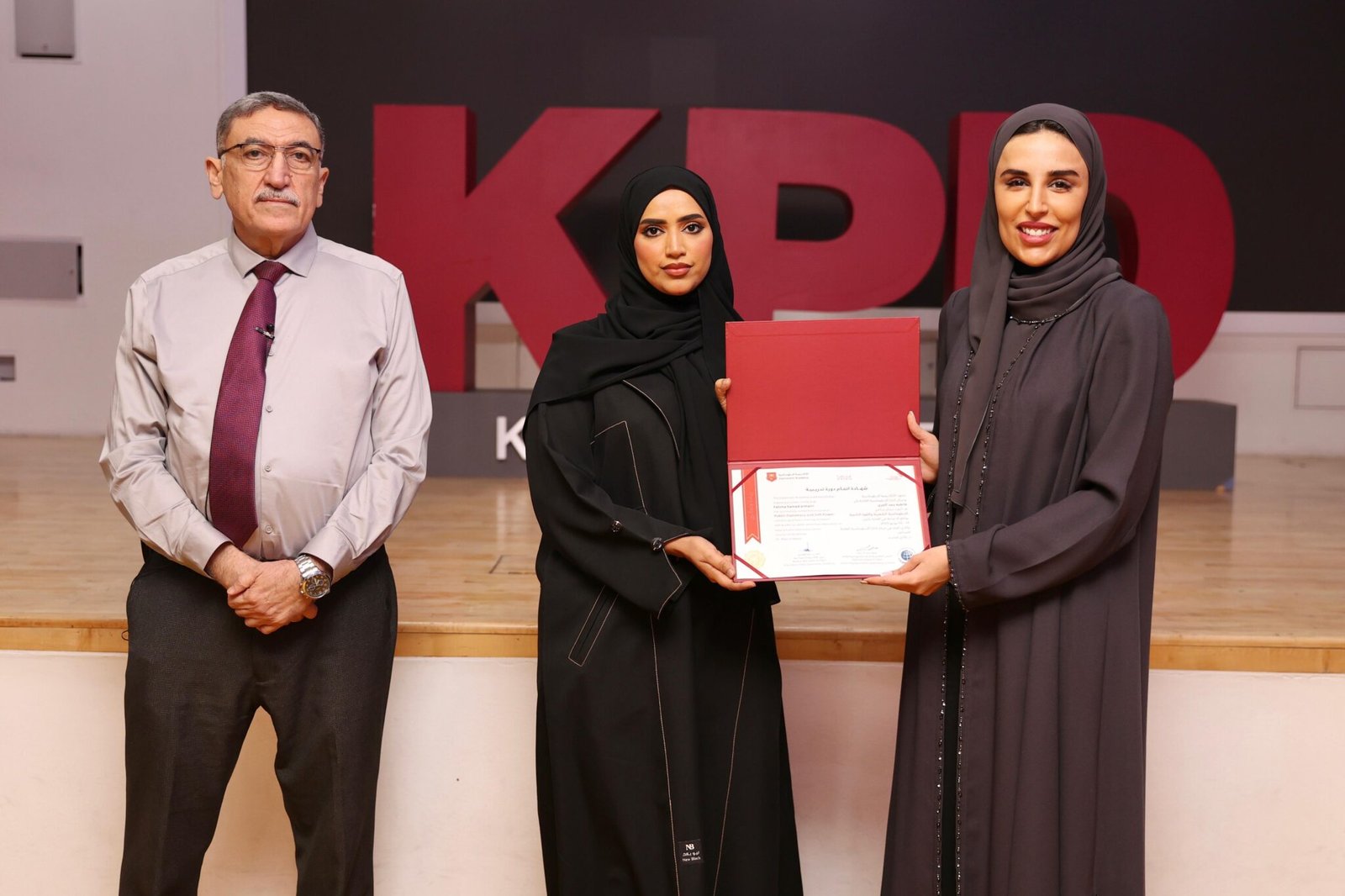 اختتمت الأكاديمية الدبلوماسية، بالتعاون مع مركز كتارا للدبلوماسية العامة، بنجاح، دورة “الدبلوماسية الشعبية والقوة الناعمة” التي استمرت لمدة ثلاثة أيام خلال الفترة من 1 إلى 3 يونيو 2025