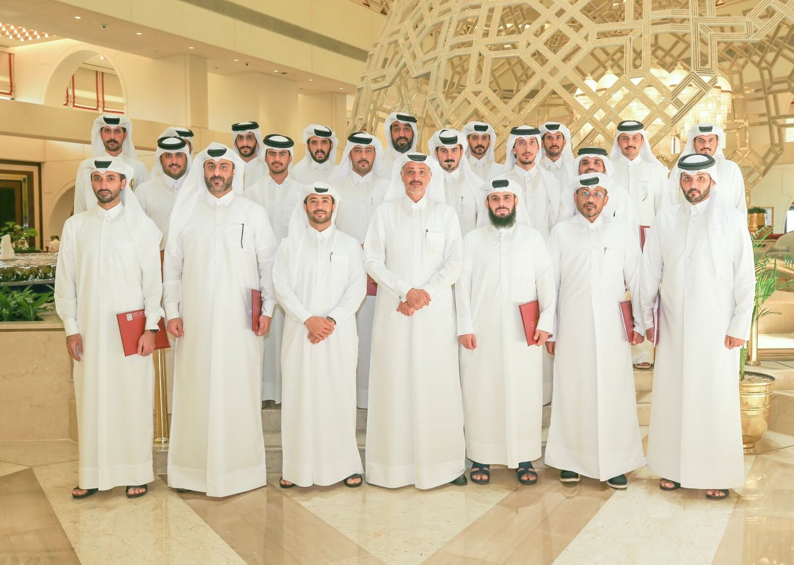 اختتمت الأكاديمية الدبلوماسية برنامجها المتخصص في البروتوكول والاتيكيت الدولي والدبلوماسي، والذي استهدف تدريب مجموعة من ضباط إدارة مديرية المراسم في وزارة الدفاع