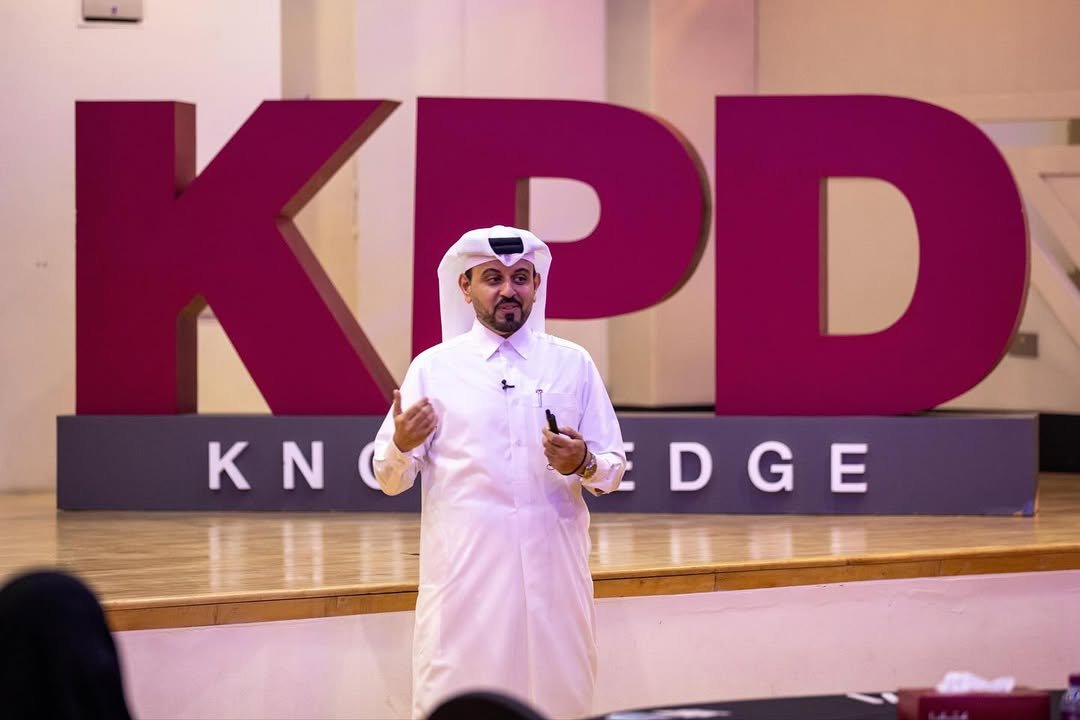 اختتمت الأكاديمية الدبلوماسية بالتعاون مع مركز كتارا للدبلوماسية العامة البرنامج التدريبي أساسيات فن الإلقاء والمواجهة الجماهيرية (متقدمة)، والذي امتد على مدار ثلاثة أيام من 21 إلى 23 سبتمبر 2025