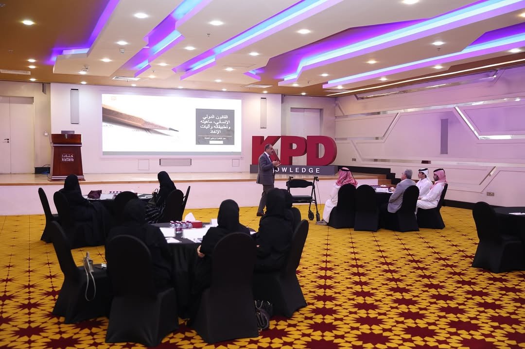 اختتمت الأكاديمية الدبلوماسية بالتعاون مع مركز كتارا للدبلوماسية العامة، فعاليات البرنامج التدريبي المتخصص بعنوان “القانون الدولي الإنساني: مبادئ، تطبيقات، وتحديات معاصرة”، وذلك خلال الفترة من 26 إلى 28 أكتوبر 2025. اختتمت الأكاديمية الدبلوماسية بالتعاون مع مركز كتارا للدبلوماسية العامة، فعاليات البرنامج التدريبي المتخصص بعنوان “القانون الدولي الإنساني: مبادئ، تطبيقات، وتحديات معاصرة”، وذلك خلال الفترة من 26 إلى 28 أكتوبر 2025.