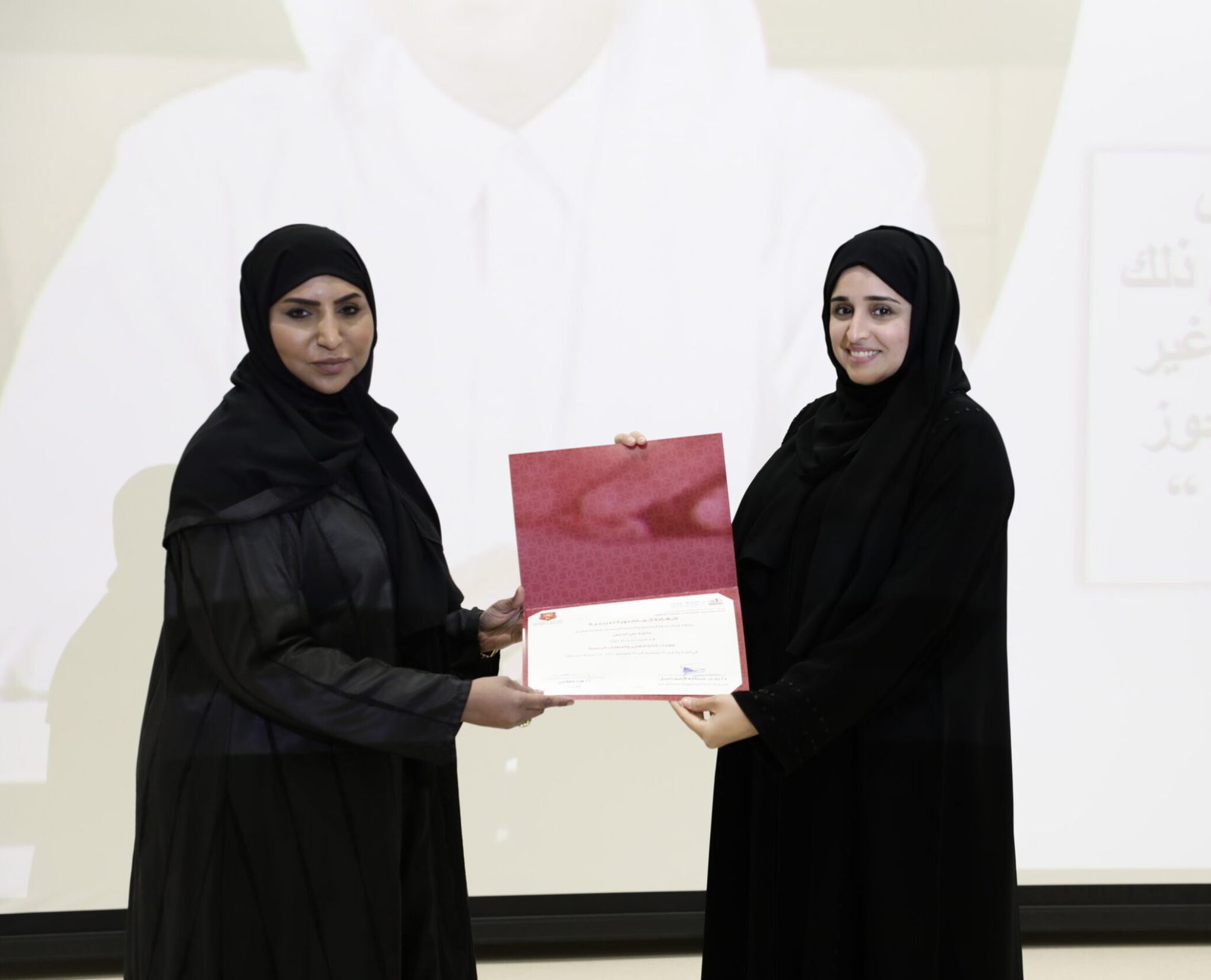الأكاديمية الدبلوماسية تختتم برنامج "مهارات كتابة التقارير والخطابات الرسمية" بالتعاون مع جامعة قطر