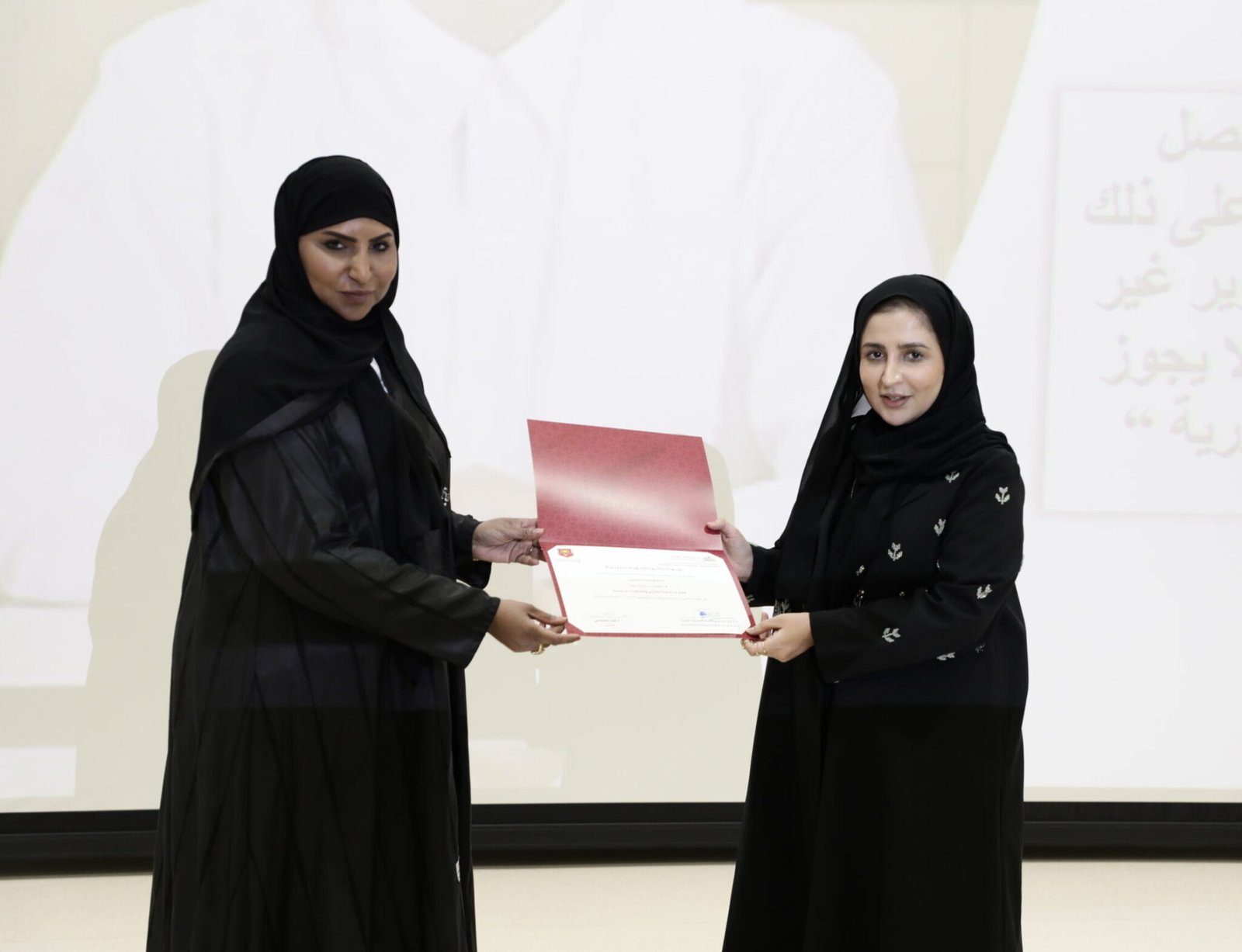 الأكاديمية الدبلوماسية تختتم برنامج "مهارات كتابة التقارير والخطابات الرسمية" بالتعاون مع جامعة قطر