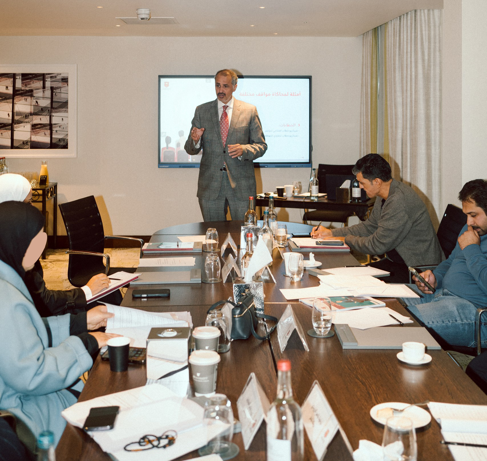 اختتمت الأكاديمية الدبلوماسية برنامجها التدريبي المتخصص بعنوان "مهارات المتحدث الرسمي"، والذي استمر لمدة ثلاثة أيام خلال الفترة من 18 إلى 20 أكتوبر 2025 في مدينة لندن. اختتمت الأكاديمية الدبلوماسية برنامجها التدريبي المتخصص بعنوان "مهارات المتحدث الرسمي"، والذي استمر لمدة ثلاثة أيام خلال الفترة من 18 إلى 20 أكتوبر 2025 في مدينة لندن.