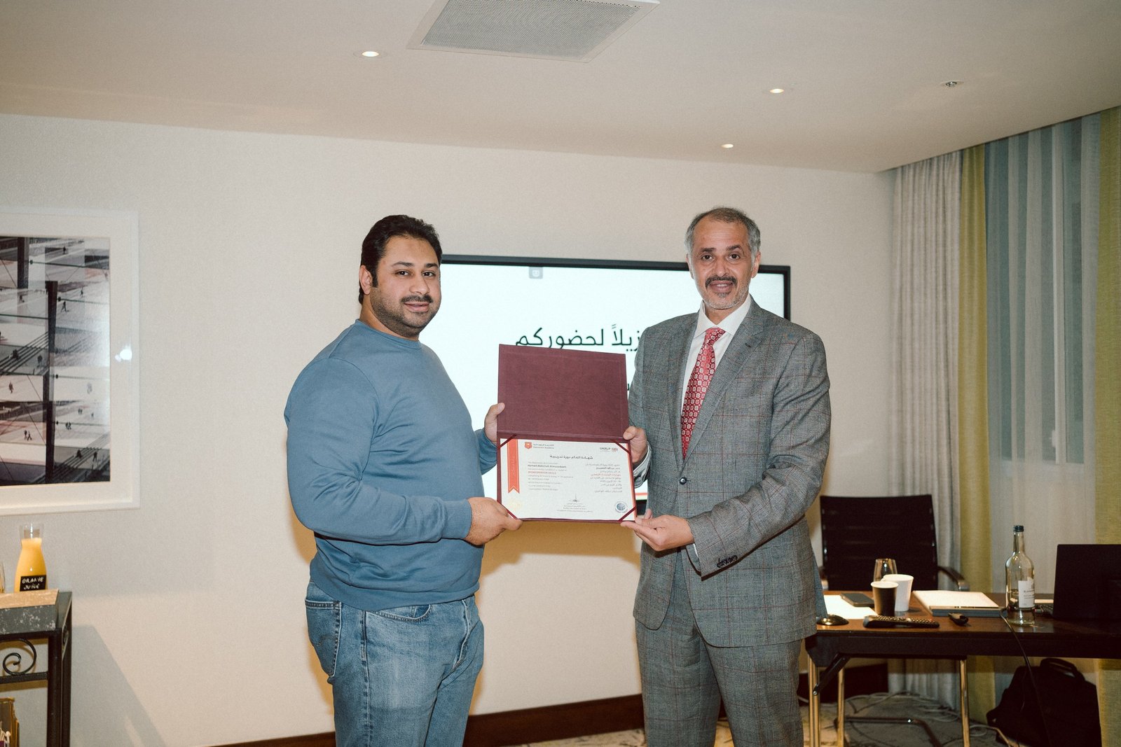 اختتمت الأكاديمية الدبلوماسية برنامجها التدريبي المتخصص بعنوان "مهارات المتحدث الرسمي"، والذي استمر لمدة ثلاثة أيام خلال الفترة من 18 إلى 20 أكتوبر 2025 في مدينة لندن. اختتمت الأكاديمية الدبلوماسية برنامجها التدريبي المتخصص بعنوان "مهارات المتحدث الرسمي"، والذي استمر لمدة ثلاثة أيام خلال الفترة من 18 إلى 20 أكتوبر 2025 في مدينة لندن.