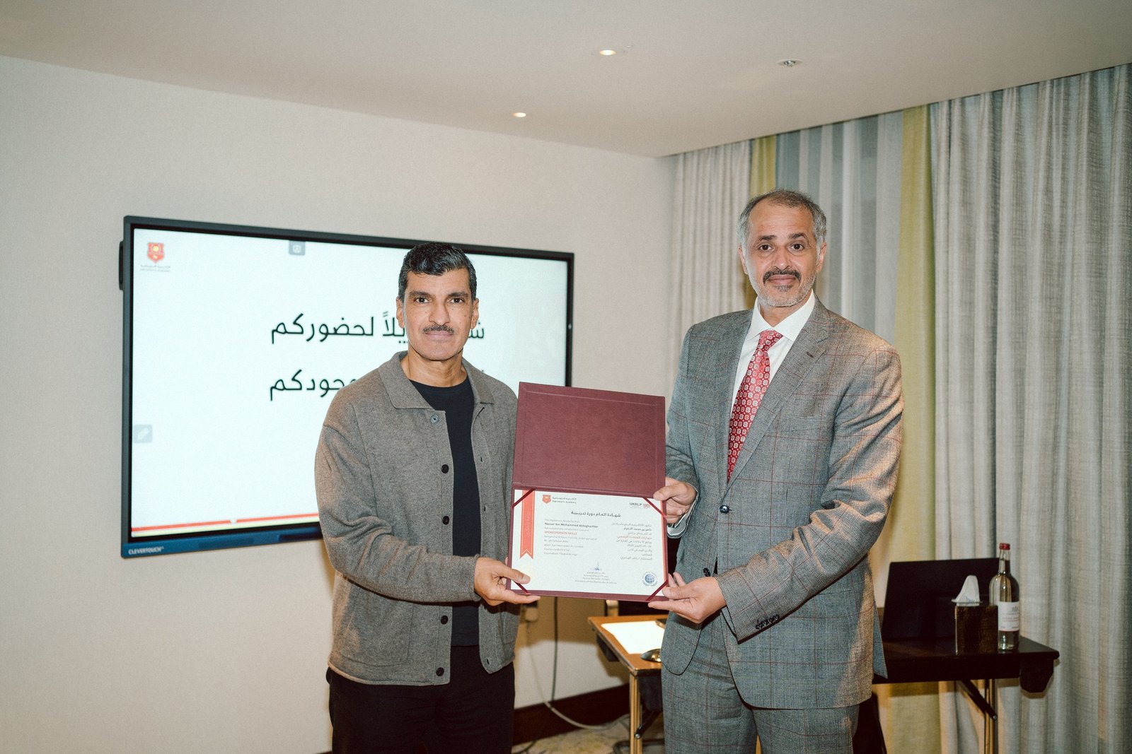 اختتمت الأكاديمية الدبلوماسية برنامجها التدريبي المتخصص بعنوان "مهارات المتحدث الرسمي"، والذي استمر لمدة ثلاثة أيام خلال الفترة من 18 إلى 20 أكتوبر 2025 في مدينة لندن. اختتمت الأكاديمية الدبلوماسية برنامجها التدريبي المتخصص بعنوان "مهارات المتحدث الرسمي"، والذي استمر لمدة ثلاثة أيام خلال الفترة من 18 إلى 20 أكتوبر 2025 في مدينة لندن.