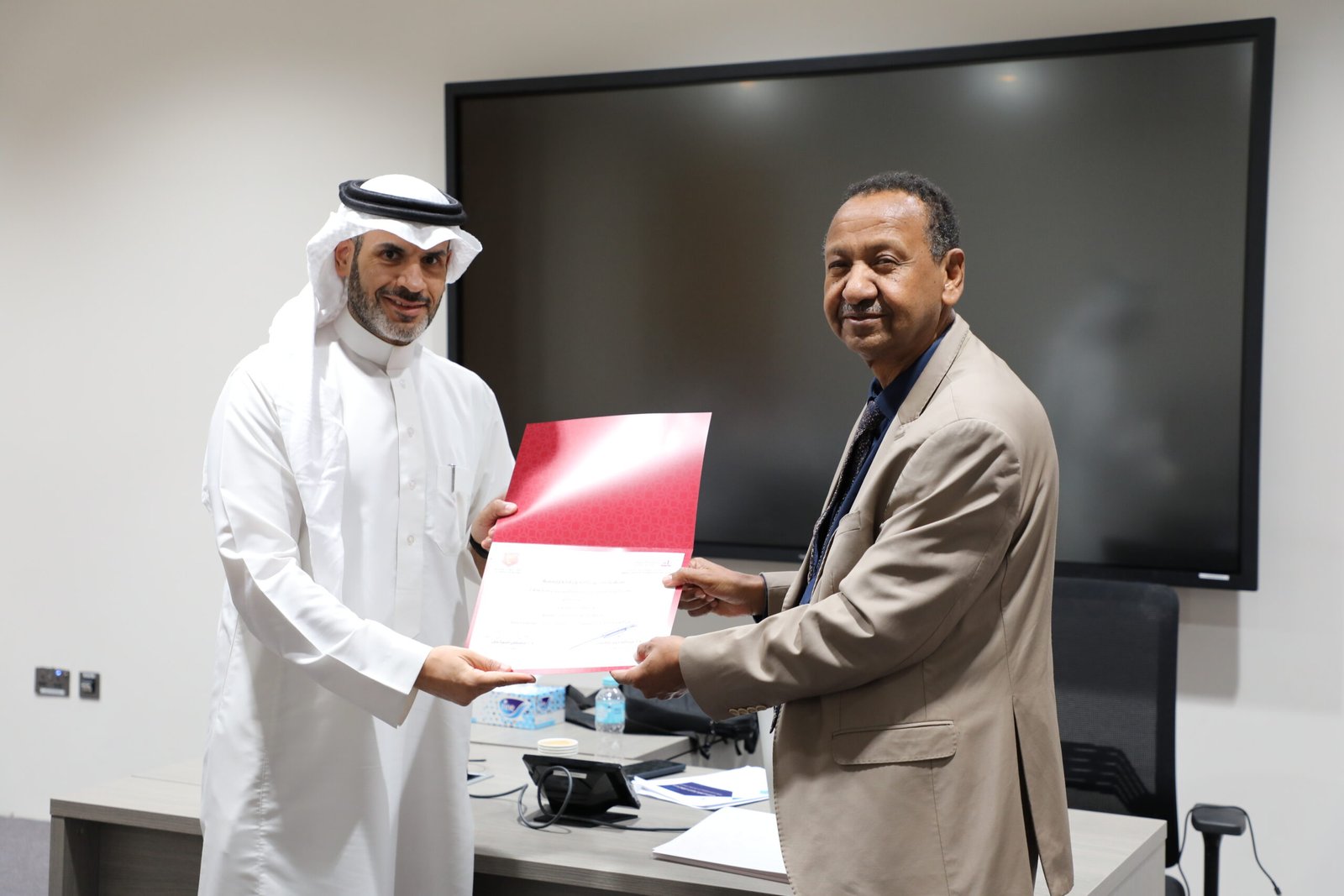 الأكاديمية الدبلوماسية تختتم برنامج العلاقات الدولية والتعاون الدولي بالشراكة مع جامعة قطر الذي انعقد خلال الفترة من 14 إلى 16 ديسمبر 2025 الأكاديمية الدبلوماسية تختتم برنامج العلاقات الدولية والتعاون الدولي بالشراكة مع جامعة قطر الذي انعقد خلال الفترة من 14 إلى 16 ديسمبر 2025