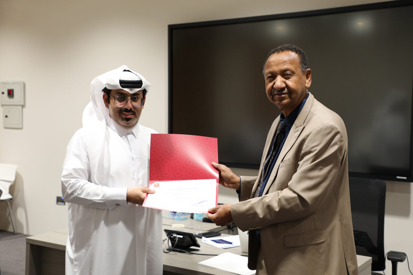 الأكاديمية الدبلوماسية تختتم برنامج العلاقات الدولية والتعاون الدولي بالشراكة مع جامعة قطر الذي انعقد خلال الفترة من 14 إلى 16 ديسمبر 2025 الأكاديمية الدبلوماسية تختتم برنامج العلاقات الدولية والتعاون الدولي بالشراكة مع جامعة قطر الذي انعقد خلال الفترة من 14 إلى 16 ديسمبر 2025