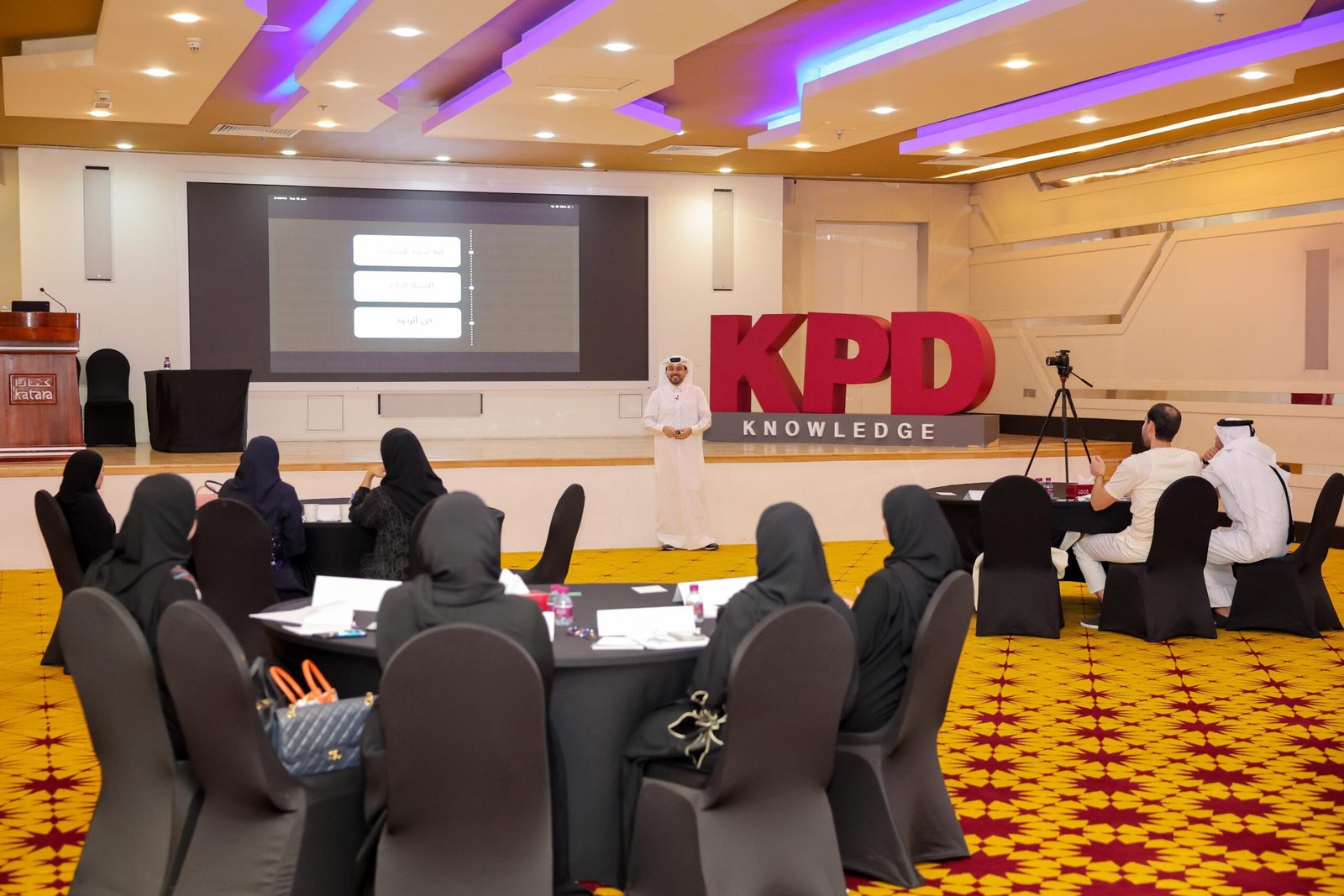 اختتمت الأكاديمية الدبلوماسية، بالشراكة مع جامعة قطر، فعاليات دورة المصطلحات السياسية والدبلوماسية، التي أُقيمت خلال الفترة من 7 إلى 9 يونيو 2026 - Copy