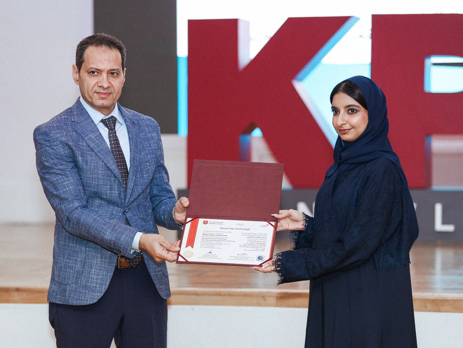اختتمت الأكاديمية الدبلوماسية، بالشراكة مع مركز كتارا للدبلوماسية العامة، فعاليات دورة إدارة وحضور الاجتماعات والمؤتمرات الدولية، التي أُقيمت خلال الفترة من 28 إلى 30 يونيو 2026