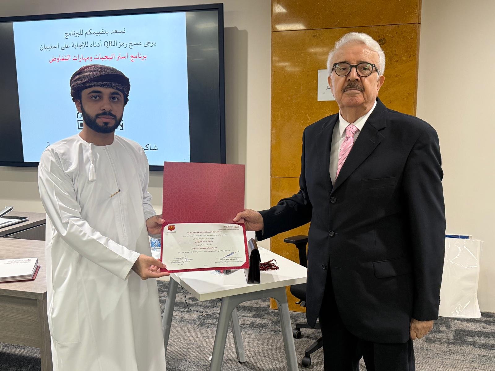 اختتمت الأكاديمية الدبلوماسية بالشراكة مع جامعة قطر برنامج "استراتيجيات ومهارات التفاوض"، خلال الفترة من 6 إلى 8 سبتمبر 2026 بمقر جامعة قطر
